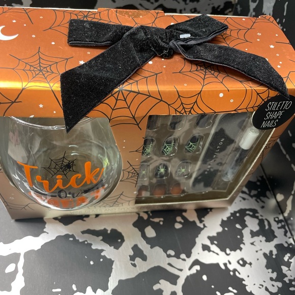 Paris Hilton Wine Glass and Spooky Press On Nail Set Orange and Black NEW in Box - Picture 5 of 8